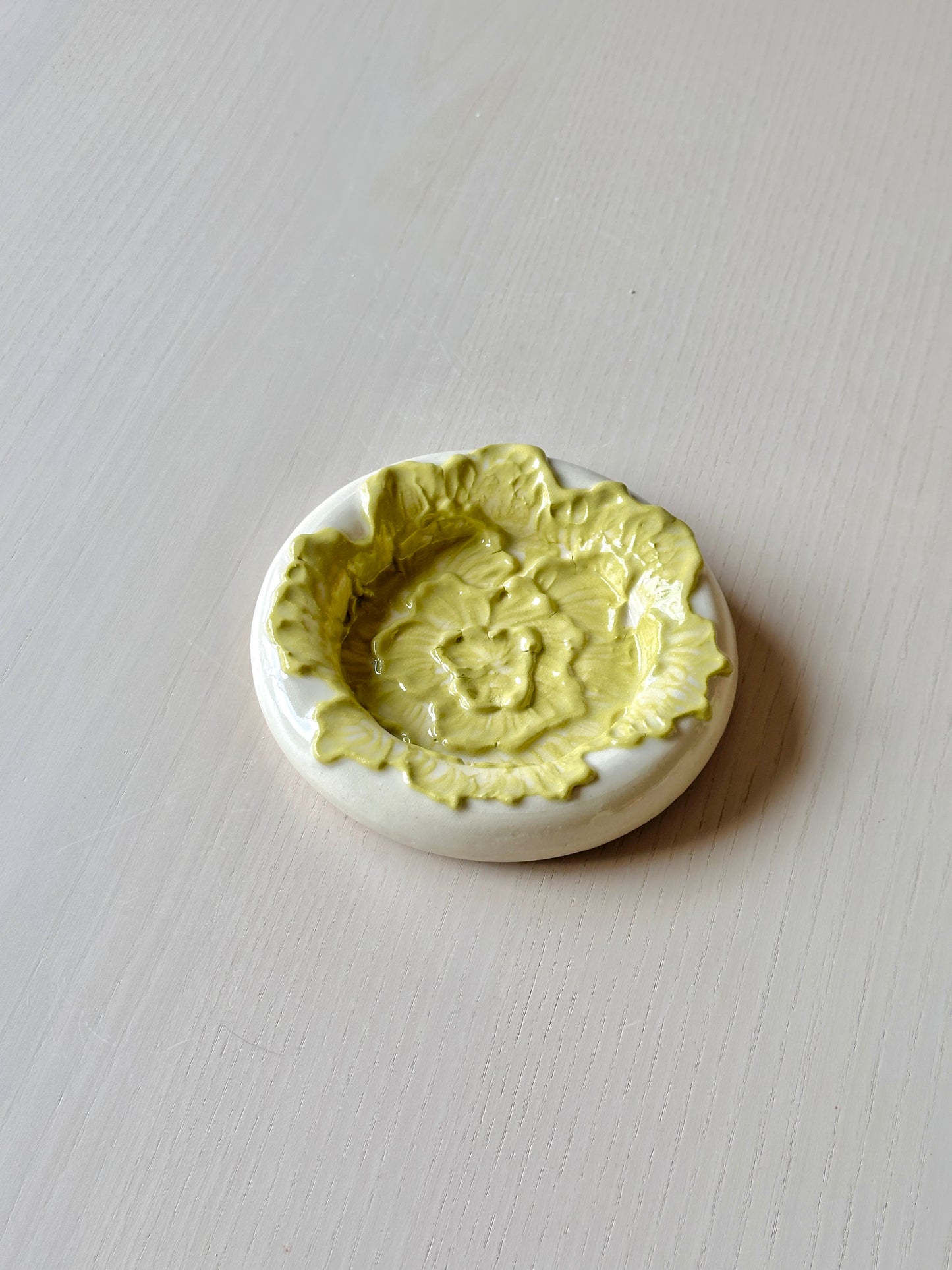 slip detailed bubble plate