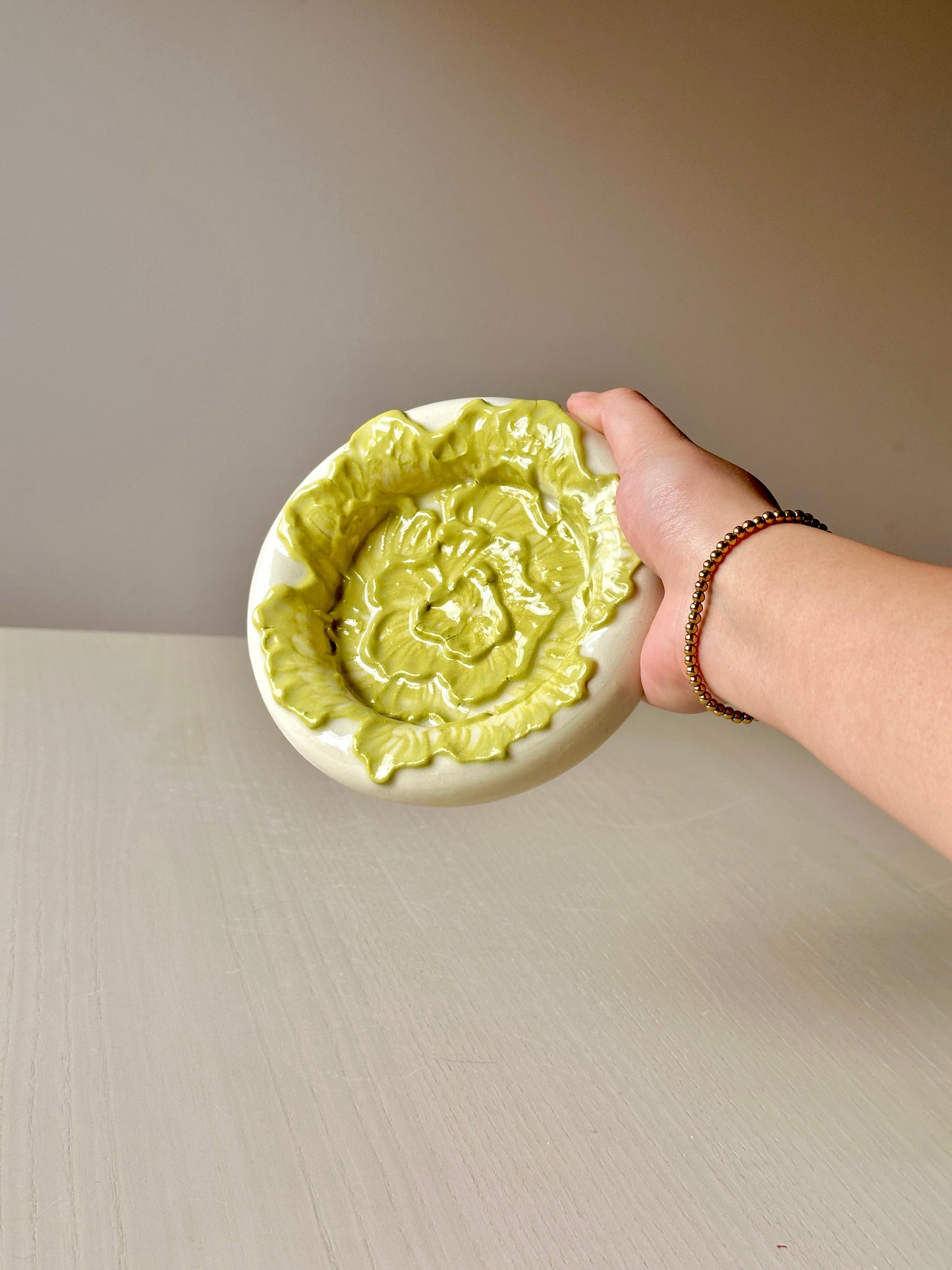 slip detailed bubble plate